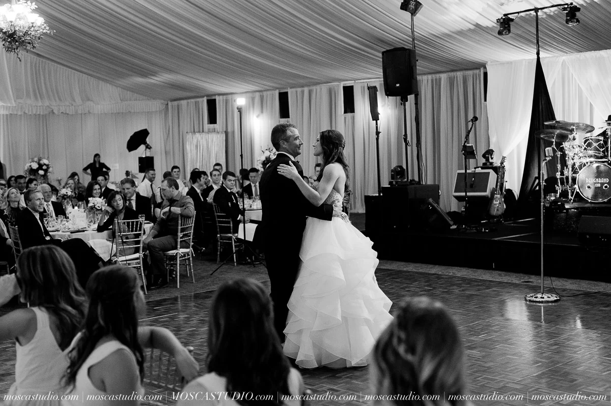 Kelsey & Jeff | Oregon Golf Club wedding day | Images by © http://MoscaStudio.com #moscastudio #seattleengagement #portlandwedding #oregonbride #matrimonio #weddingstyle