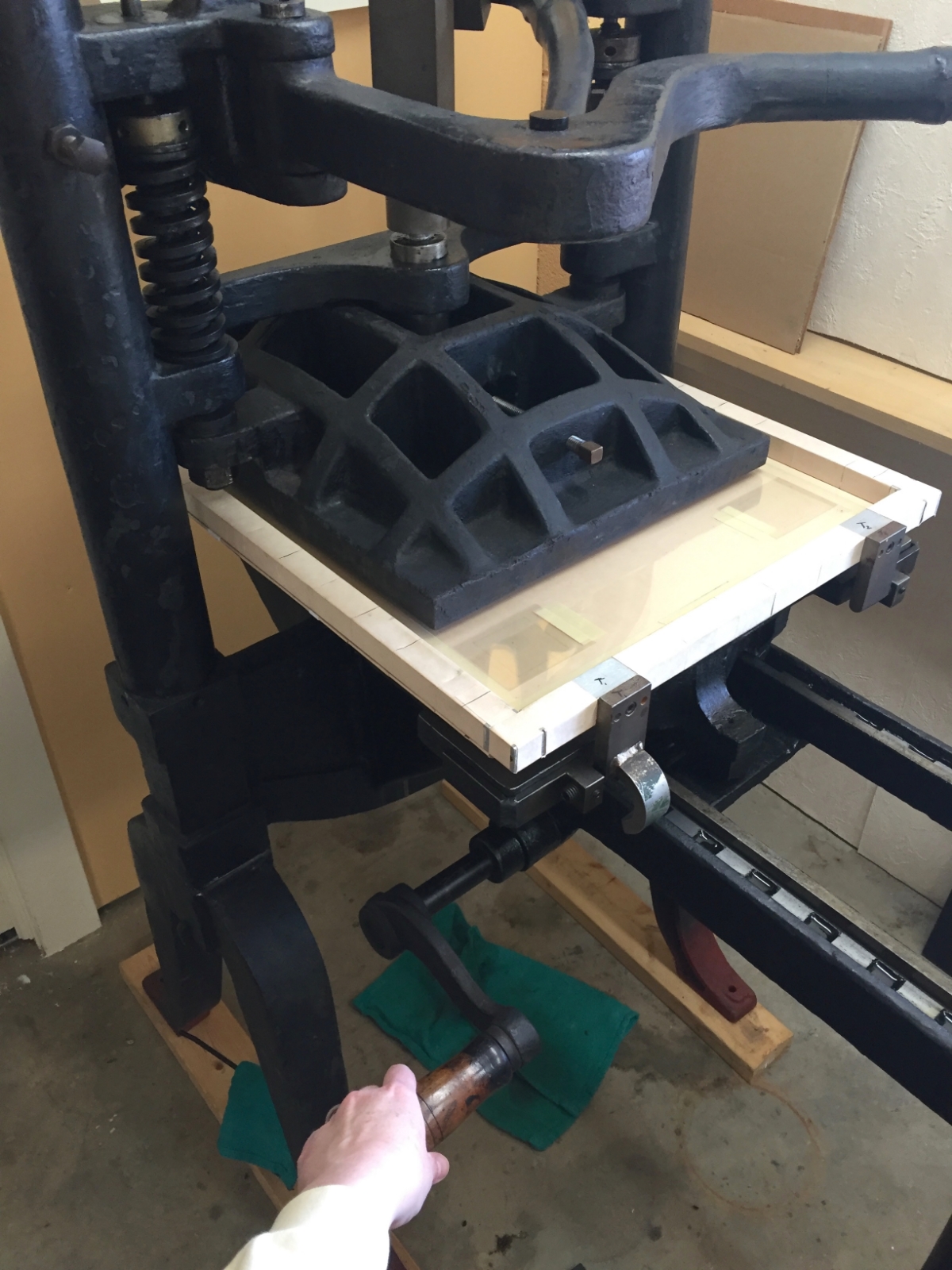 ...and roll the bed under the platen (heavy iron piece with "waffle weave").