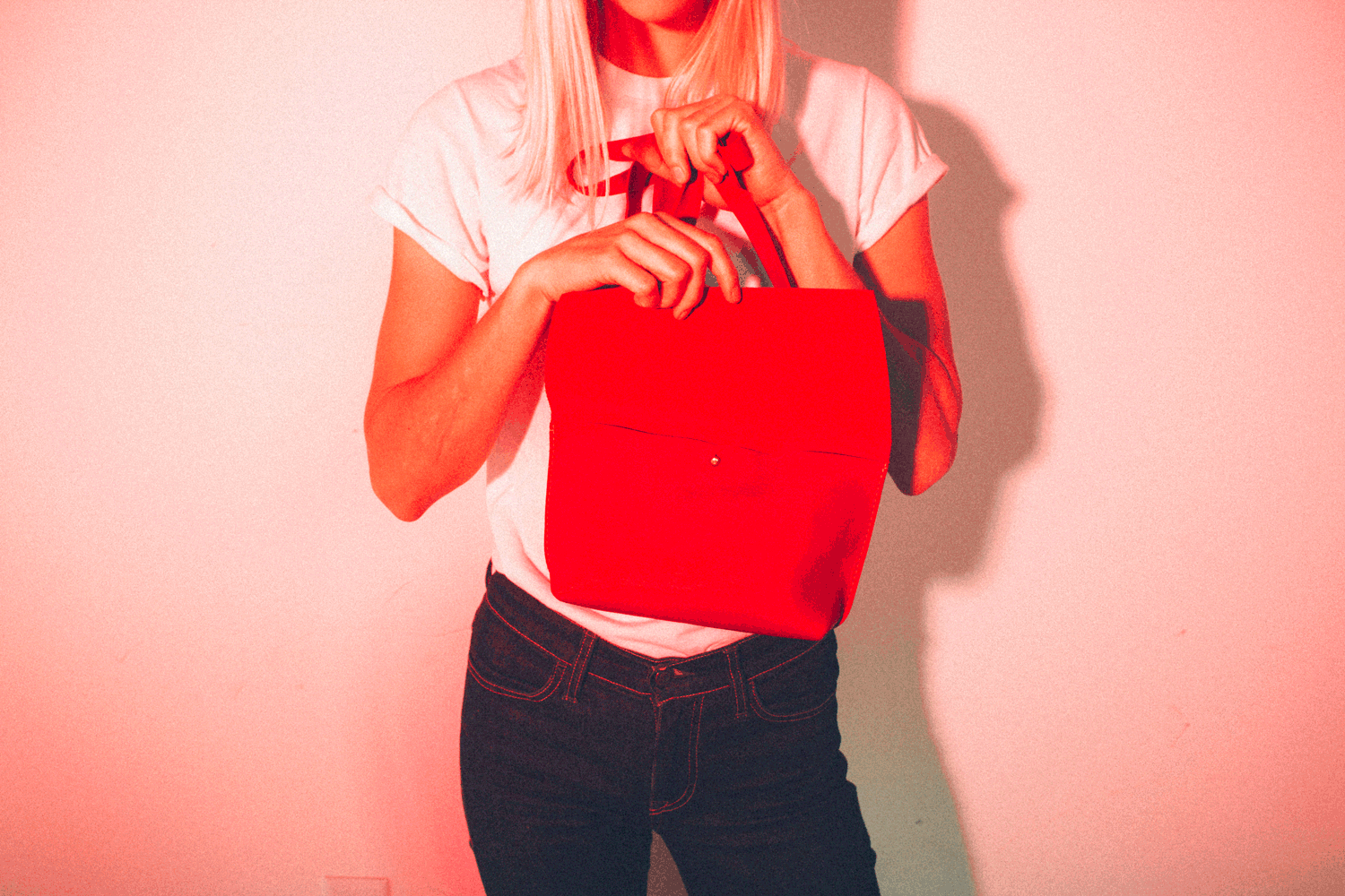 RED_AW_GIF_MG_3367_SATCHEL.gif