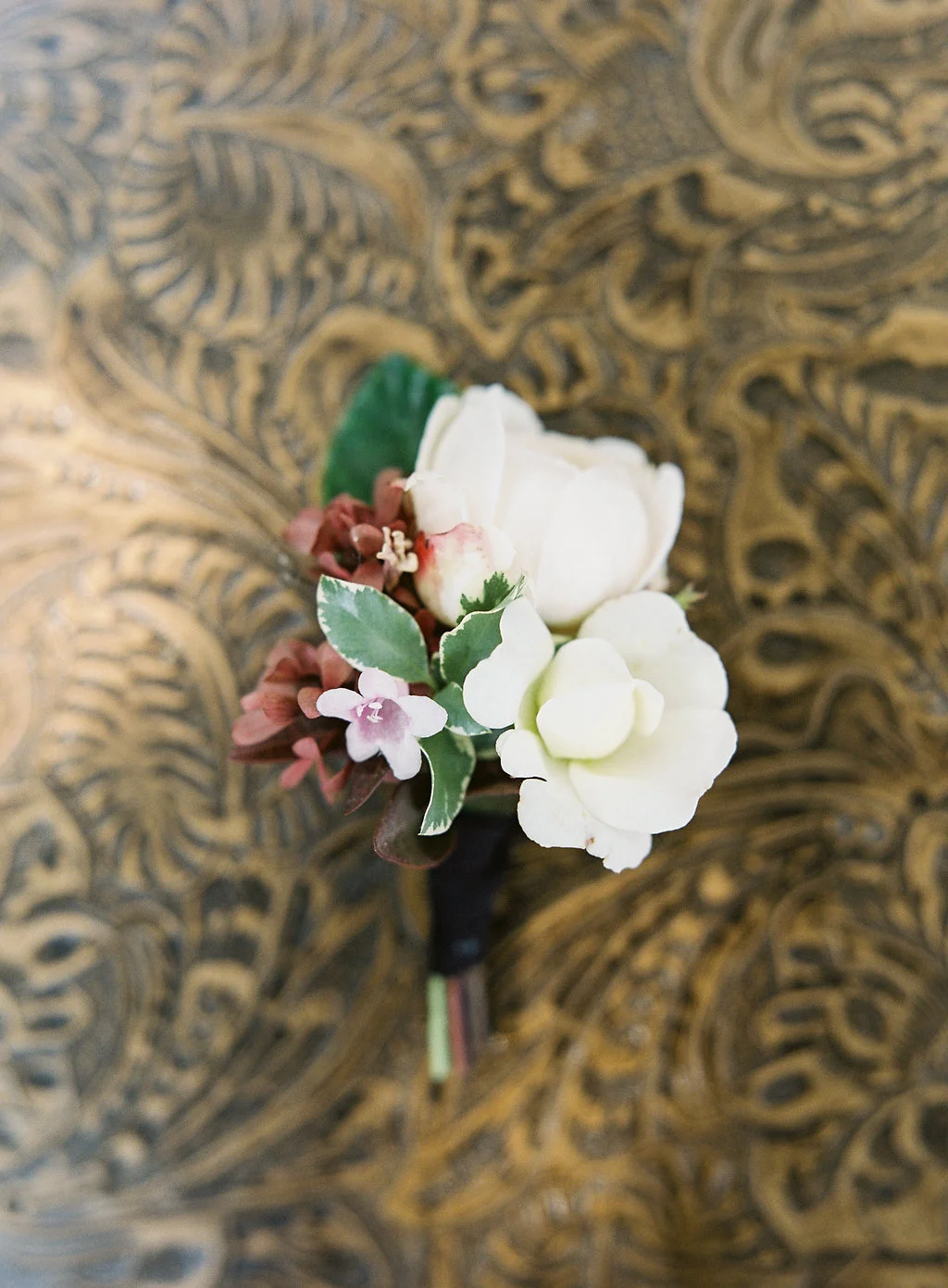 haute-blossoms-boutionniere-MeghanMehanPhotography-Jen&Trevor_SanYsidroRanch019.jpg