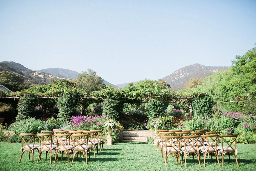 Haute-Blossoms-Soleil-Events-San-Ysidro-Ranch-Wedding-ceremony_michaelandannacosta.JPG