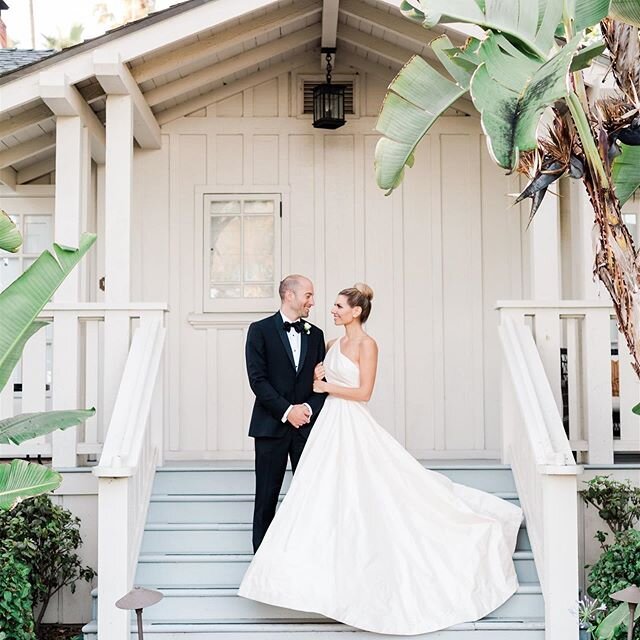 This classy, timeless wedding is up on @californiaweddingday right now and I&rsquo;m still swooning over that @romonakeveza gown! 😍 Greek Princess Bride ✔️
What a gorgeous wedding!
@soigneproductions 
@valoriedarling 
@stavromedia 
@belmondelencanto