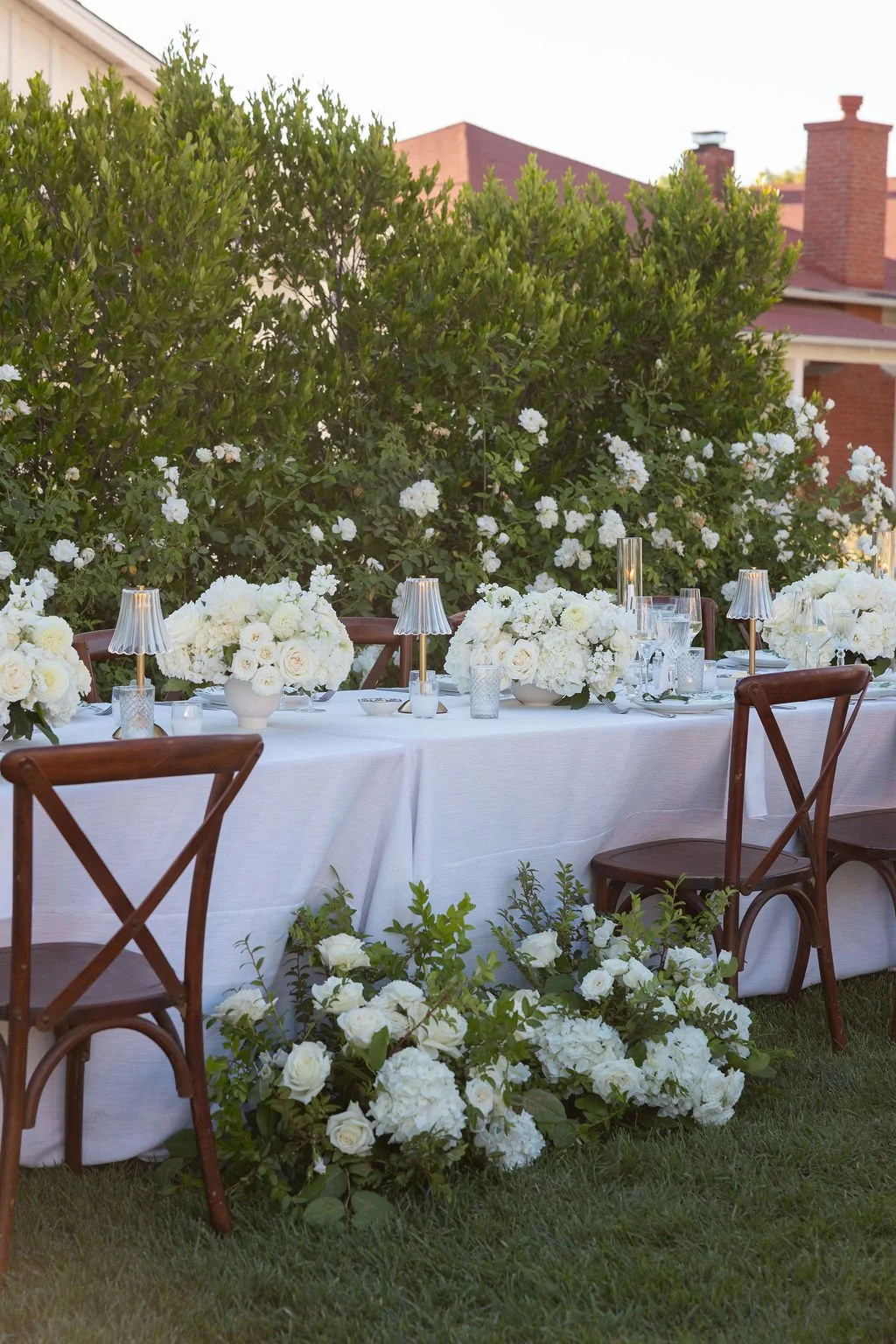 Matties Tavern Wedding Recption Florals.jpg