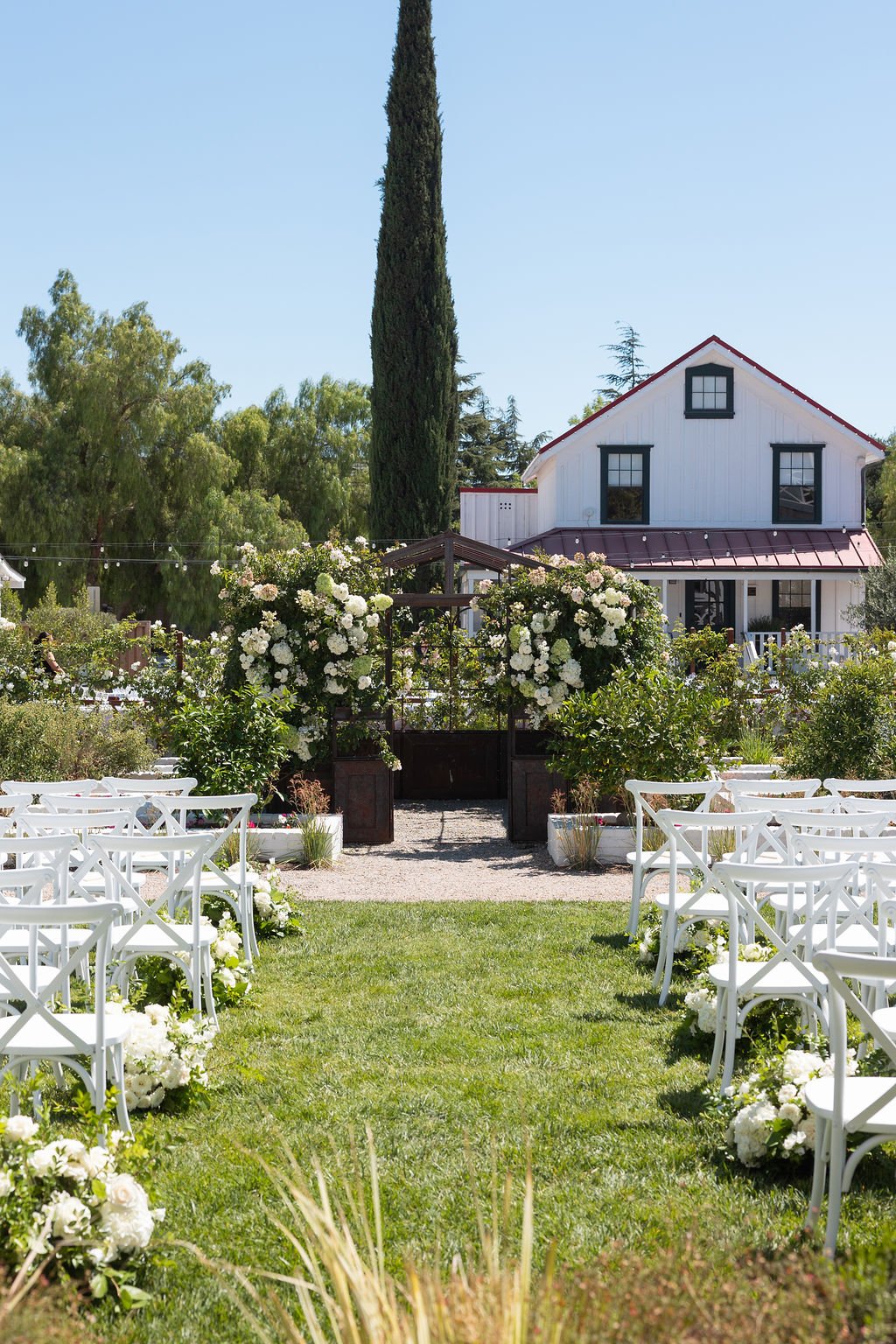 Matties Tavern Wedding flowers.jpg