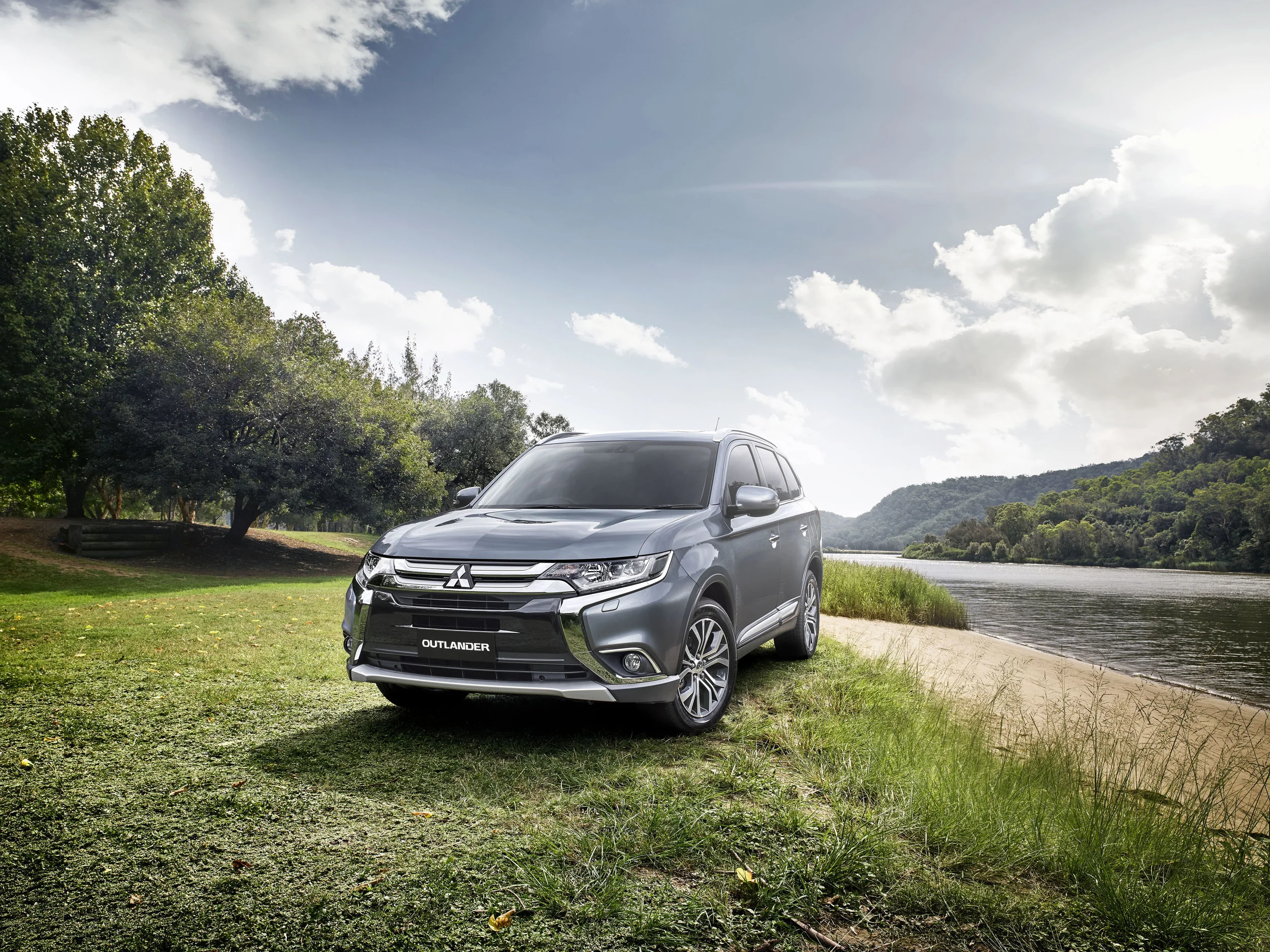 MITSUBISHI OUTLANDER  .jpeg