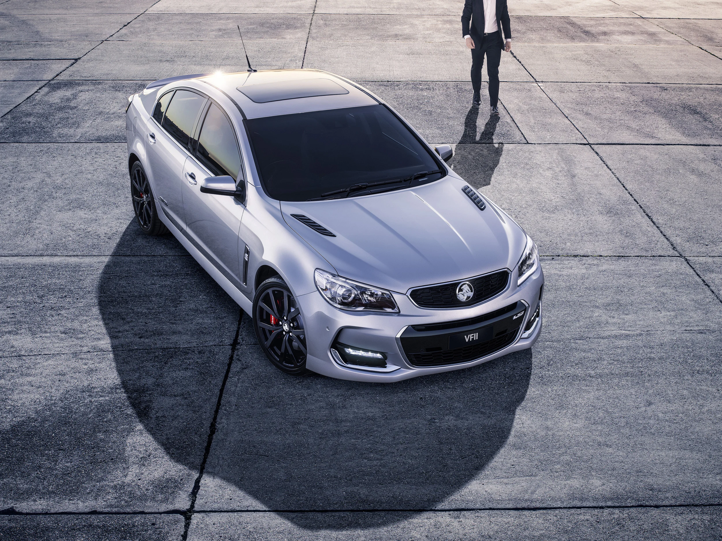 HOLDEN COMMODORE VFII  SHOT 2 .jpg