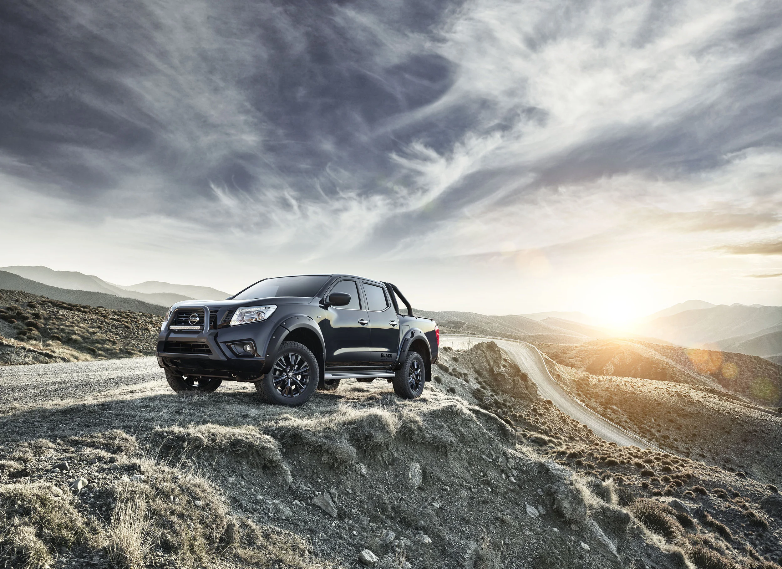 NISSAN NAVARA Black Edition.jpg