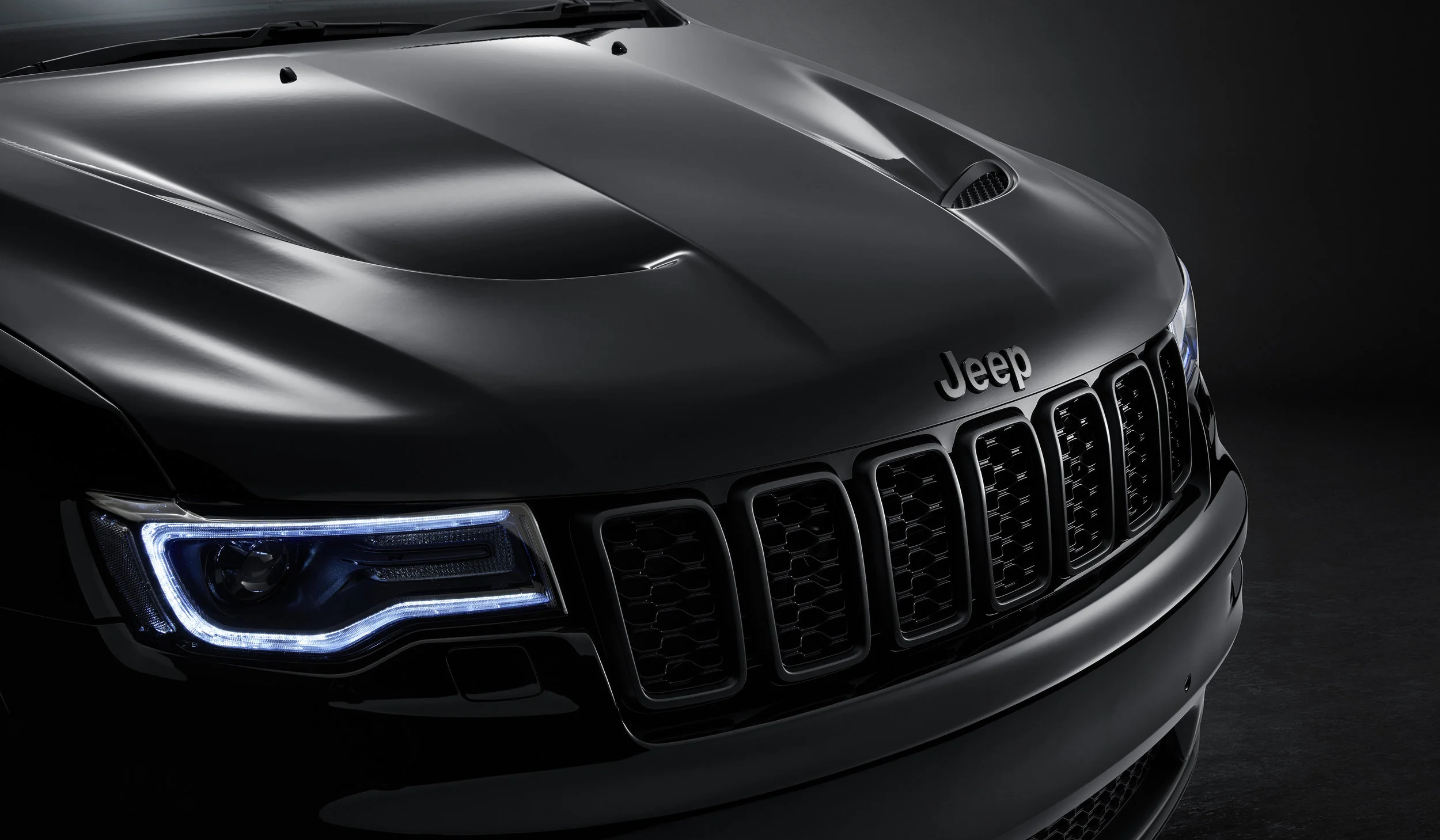 JEEP_HOOD DETAIL.jpg