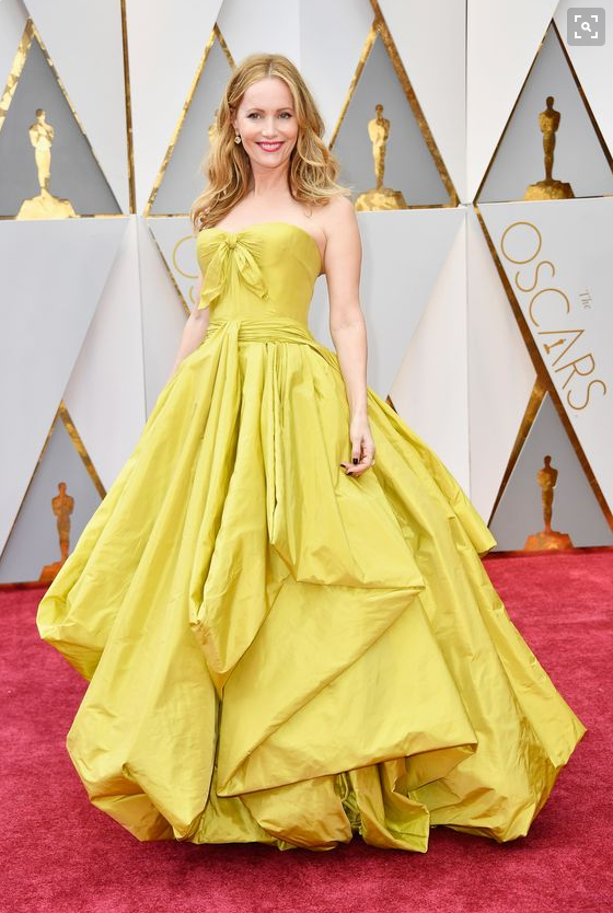 Leslie Mann Zac Posen Oscars 17.png