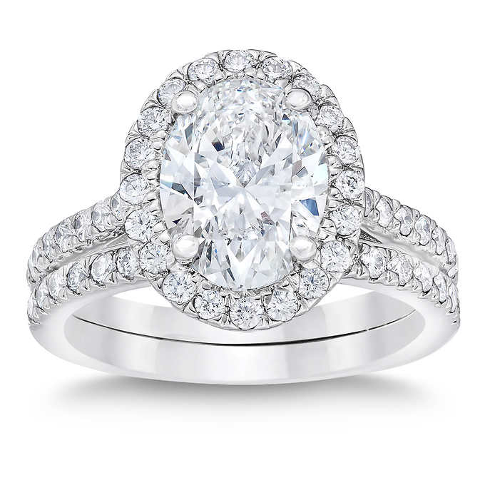 oval diamond ring and band set.jpg