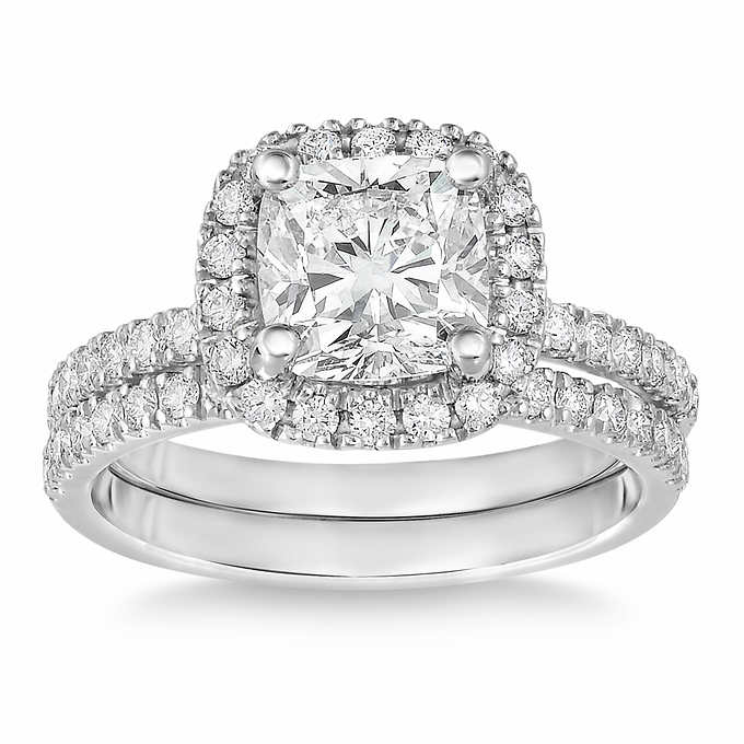 Cushion Cut 1.60 ctw VS2 Clarity, I Color Diamond Platinum Wedding Set.jpeg