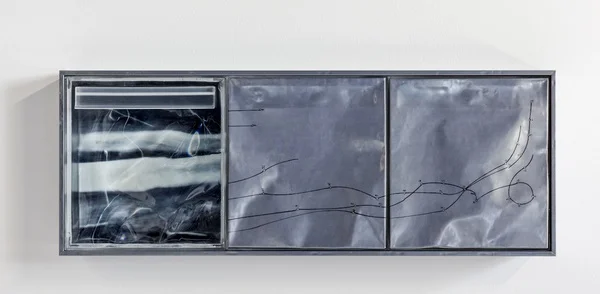 deposits ( lost sleep) 2015serigrafía sobre plomo impesrion de tinta sobre &nbsp;acelato.