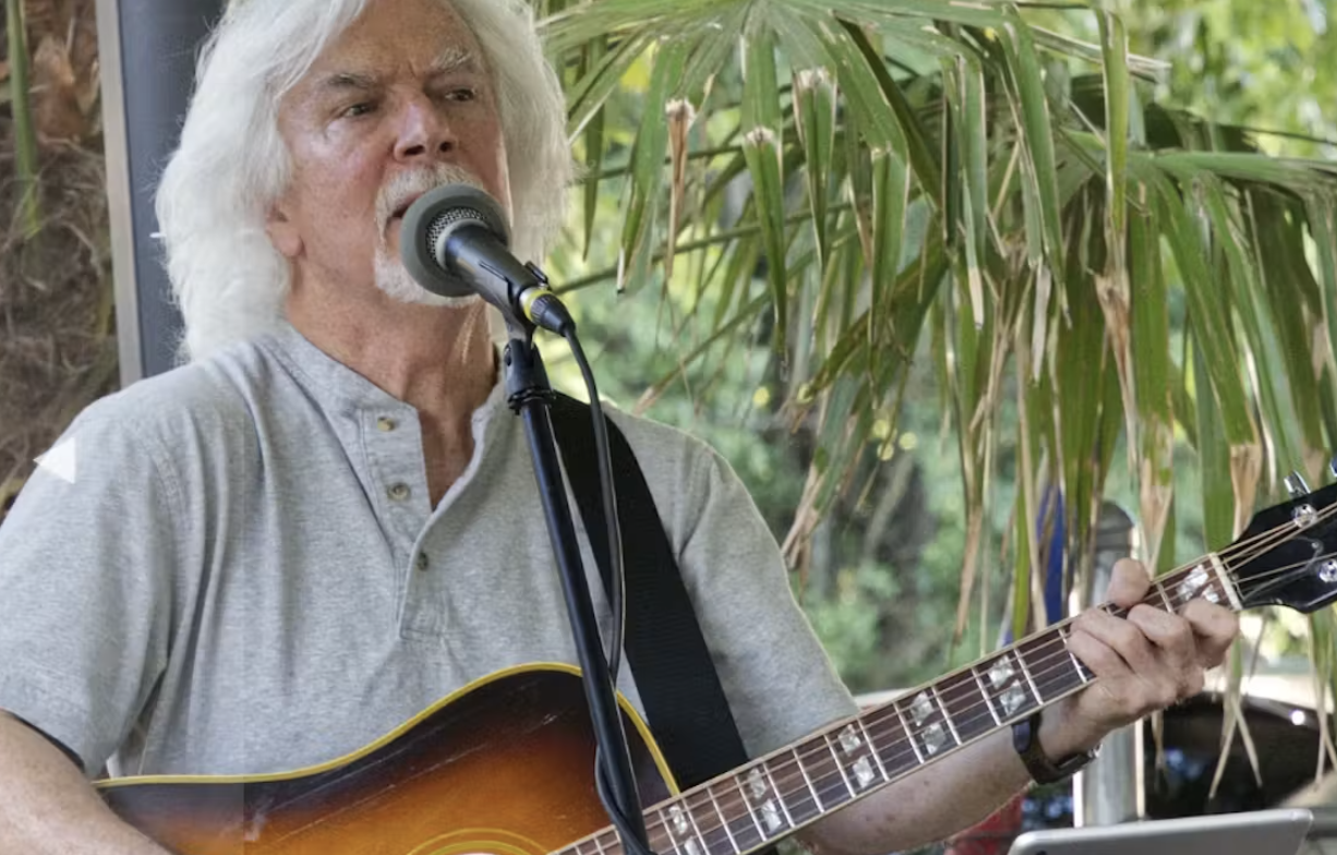 Live On The Lawn - Bernie Sims
