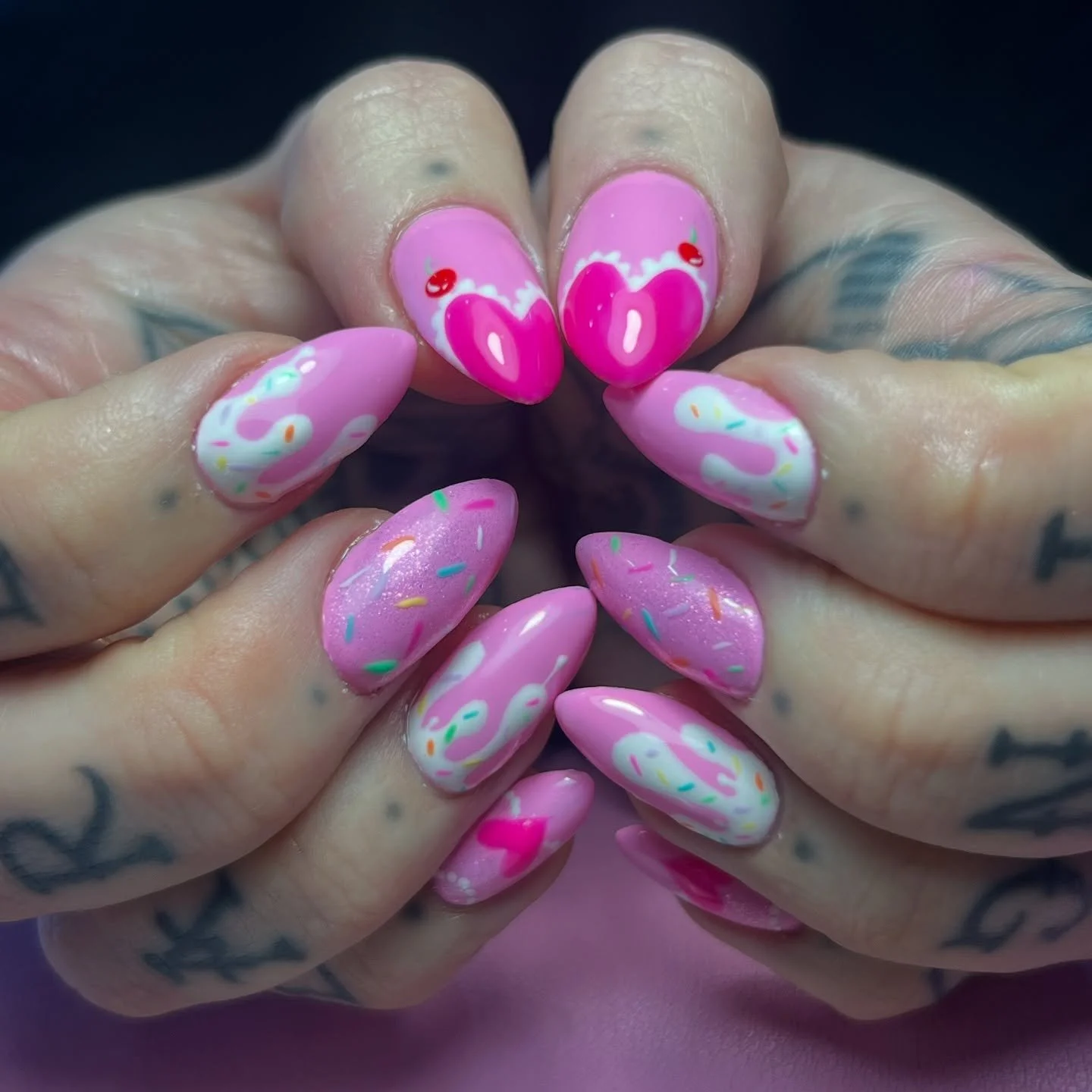 Add sprinkles and sparkles to every manicure. 💕
A @shell_valentine_tattoo special 🎂🍰🧁🍩
To book something this or similar add level 3 to your manicure of choice. Shell uses hard gel for durability over longer nails.
