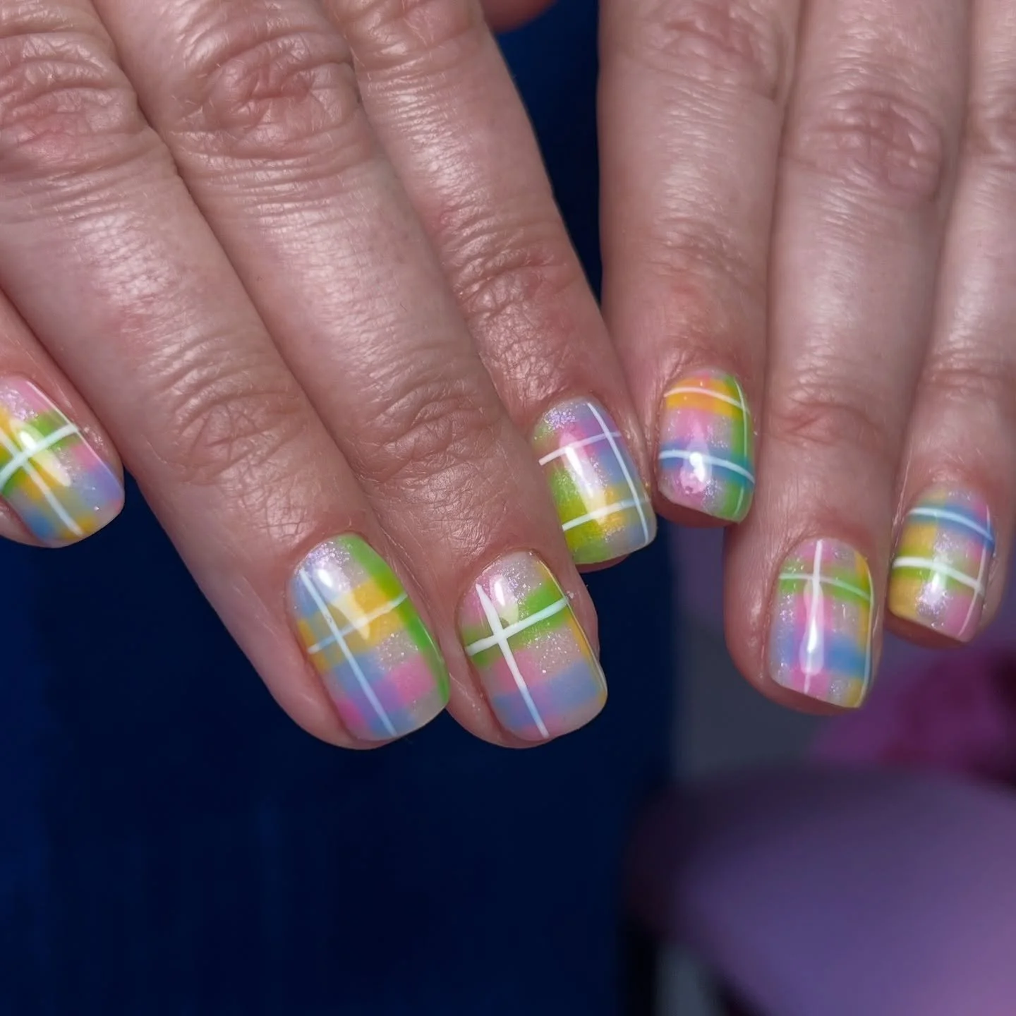 Still posting photos that won't hit peoples feed because this is one for the grid! 
Hit save for those who love colour, patterns and symmetry. 
To book add level 3 nail art to your gel base of choice.