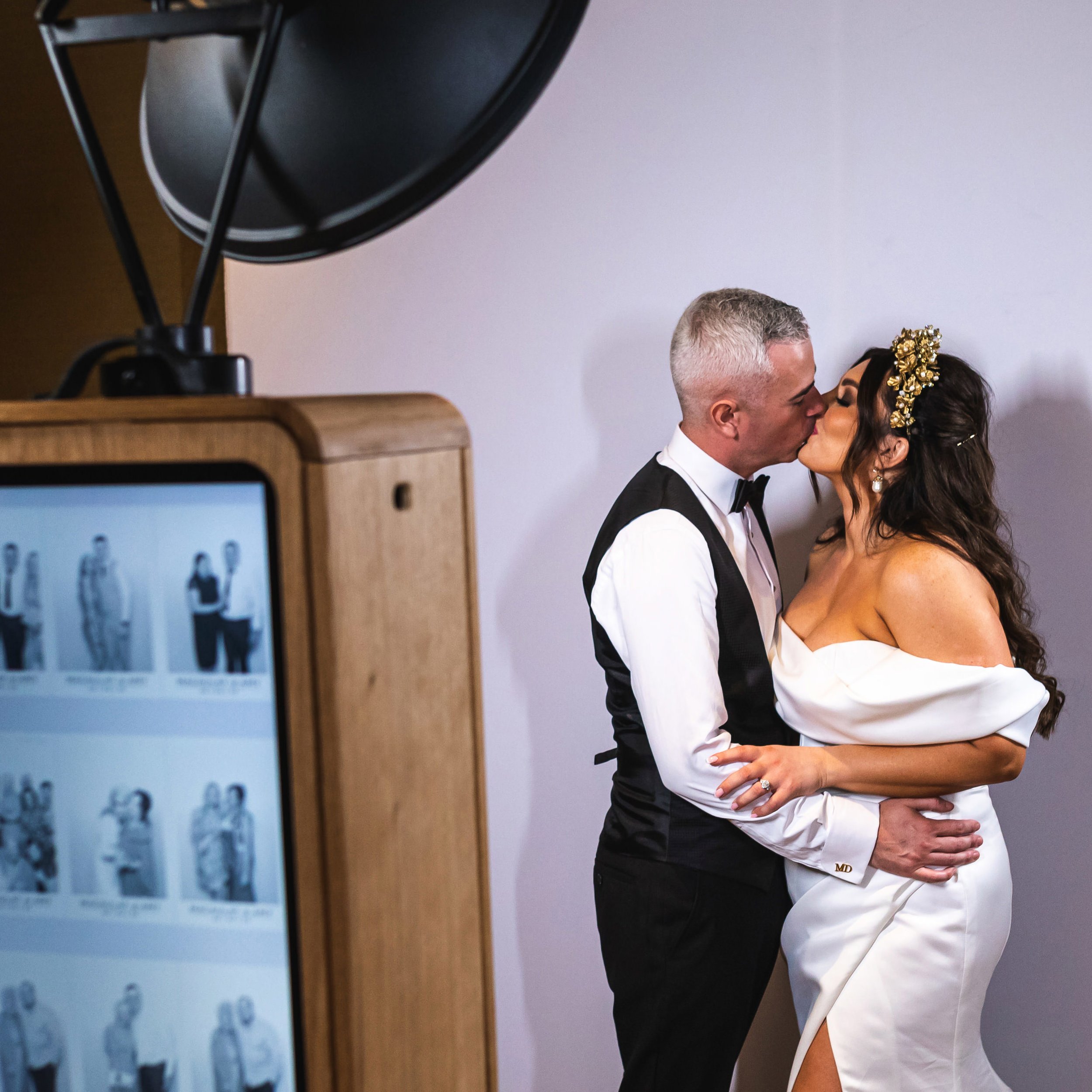 Icon Booth at a wedding with bride and groom kissing