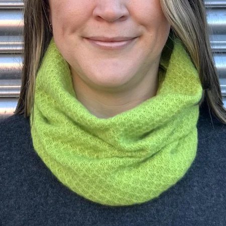 elietoo_cashmere_short_cowl_lime.jpeg