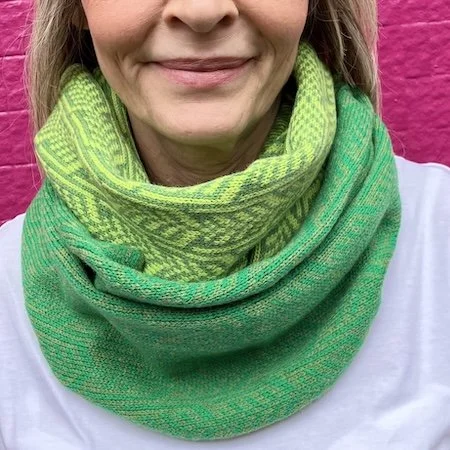 barley_lambswool_long_cowl_emerald_watercress_lime.jpeg