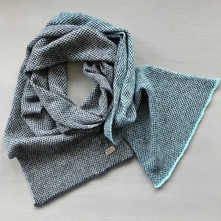 spot_cashmere_short_scarf_navy_caspian.jpeg
