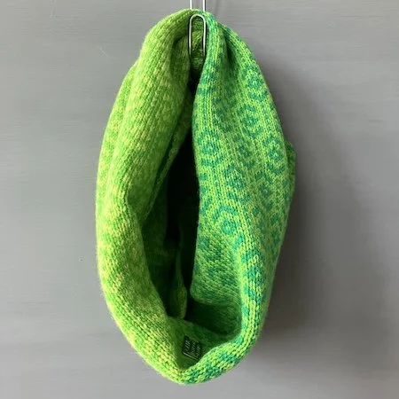 squamish_lambswool_short_cowl_emerald_grass_lime.jpeg