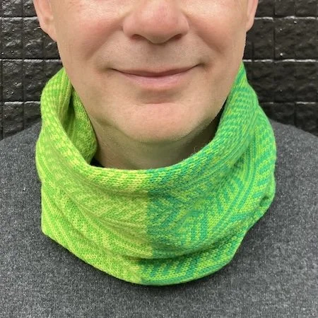barley_lambswool_short_cowl_emerald_grass_lime.jpeg