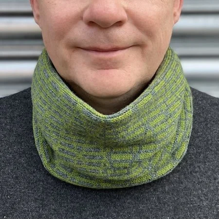 croissant_lambswool_short_cowl_moss_peacock.jpeg