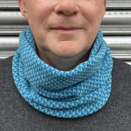 harris_cashmere_short_cowl_teal_turquoise.jpeg