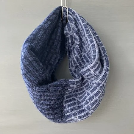 croissant_lambswool_short_cowl_navy_rhapsody_bluelovat.jpeg