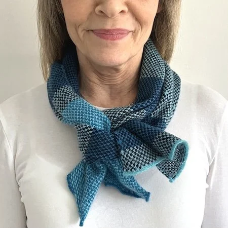 spot_cashmere_short_scarf_adriatic_navy_turquoise.jpeg (Copy) (Copy) (Copy)