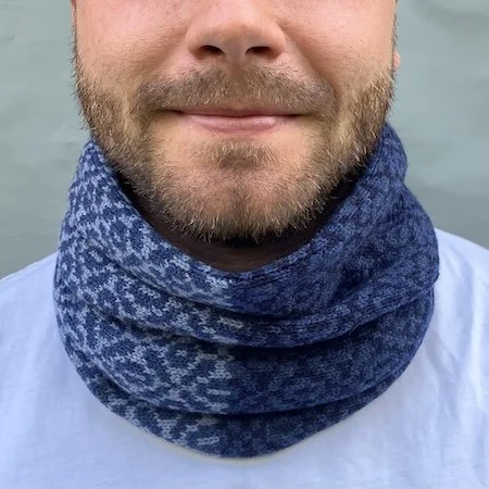 glasgow_lambswool_short_cowl_navy_rhapsody_bluelovat_m.jpeg