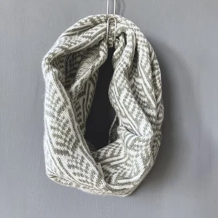 barley_lambswool_short_cowl_orchard_white.jpeg