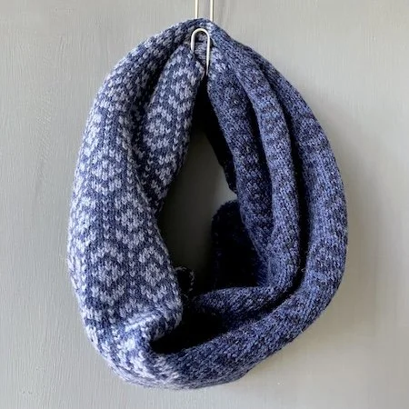 squamish_lambswool_short_cowl_navy_rhapsody_bluelovat.jpeg