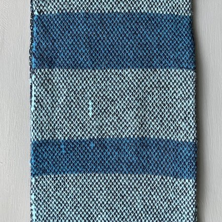 spot_cashmere_short_scarf_navy_adriatic_turquoise_detail.jpeg