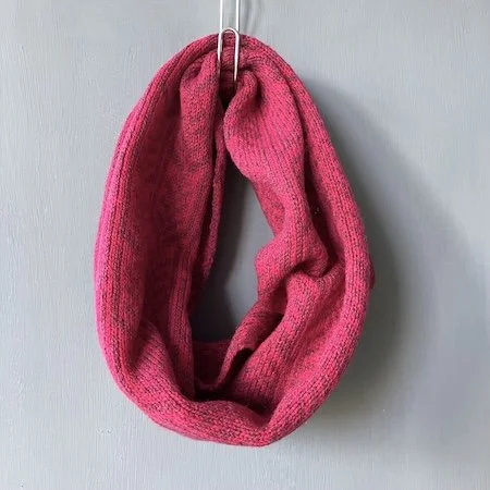 barley_lambswool_short_cowl_rosehip_ruby.jpeg