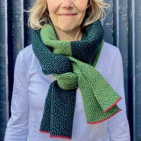 paperclip_lambswool_long_scarf_black_cossack_moss.jpeg