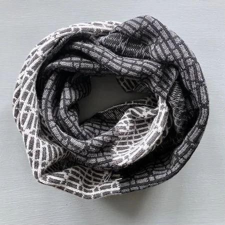 croissant_lambswool_long_cowl_black_metallic_grey.jpeg