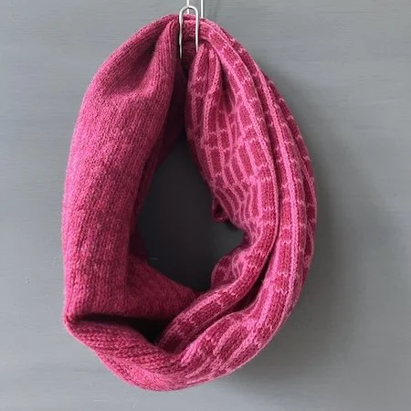 croissant_lambswool_short_cowl_rosehip_vegas_cabaret.jpeg