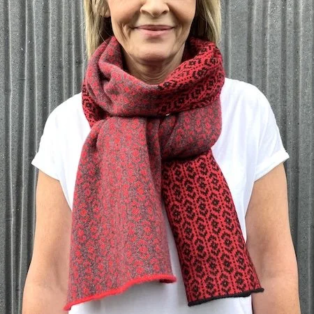 squamish_lambswool_long_scarf_red_black_metallic_red.jpeg