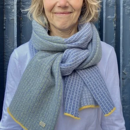 cicatrix_lambswool_long_scarf_orchard_bluelovat_grey.jpeg