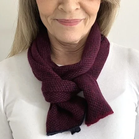 spot_cashmere_short_scarf_navy_wine.jpeg (Copy) (Copy) (Copy) (Copy)