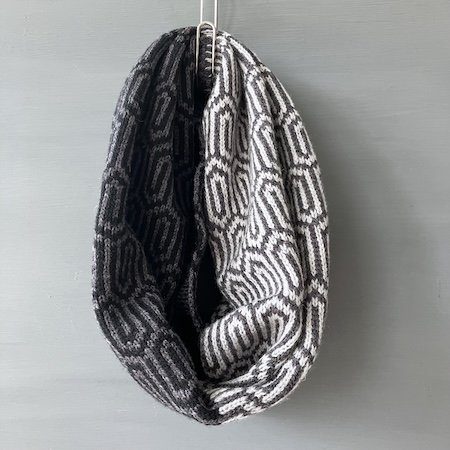 paperclip_lambswool_short_cowl_black_metallic_grey.jpeg