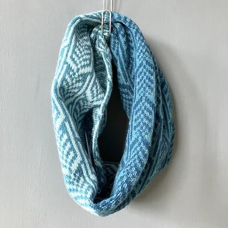 barley_lambswool_short_cowl_diesel_barracuda_raindrop.jpeg