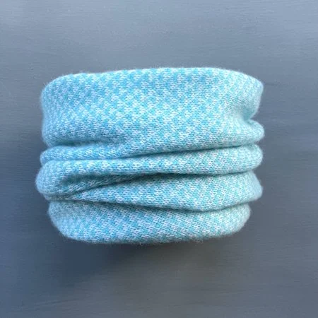 harris_cashmere_short_cowl_turquoise_white.jpeg