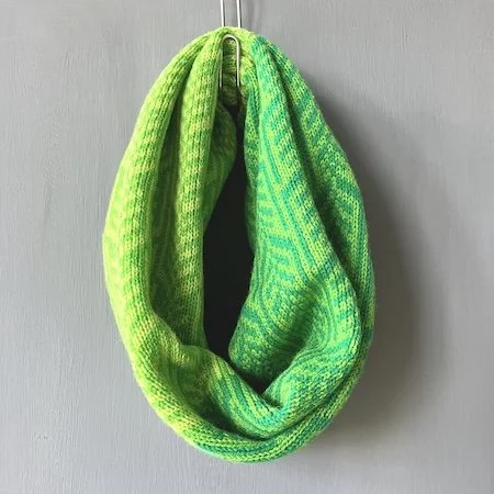 barley_lambswool_short_cowl_emerald_grass_lime.jpeg