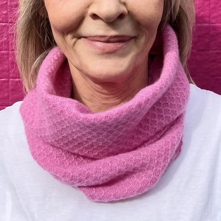 elietoo_cashmere_short_cowl_sweetpea.jpeg (Copy) (Copy) (Copy) (Copy)