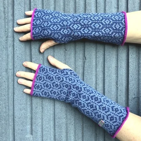 squamish_lambswool_wristwarmers_bluelovat_rhapsody.jpeg
