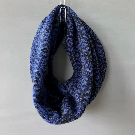 squamish_lambswool_short_cowl_persian_black.jpg