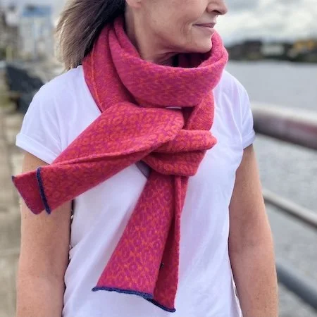 glasgow_lambswool_long_scarf_inferno_magenta_m.jpeg