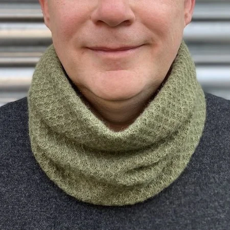 elietoo_cashmere_short_cowl_olive.jpeg