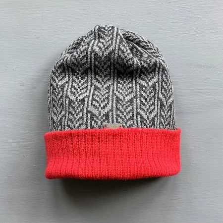 barley_lambswool_beanie_metallic_grey_red.jpeg (Copy)